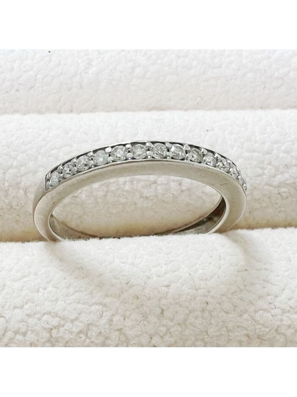 10 Karat White Gold and Diamond Ring Size 5 1/4 - Picture 3 of 12